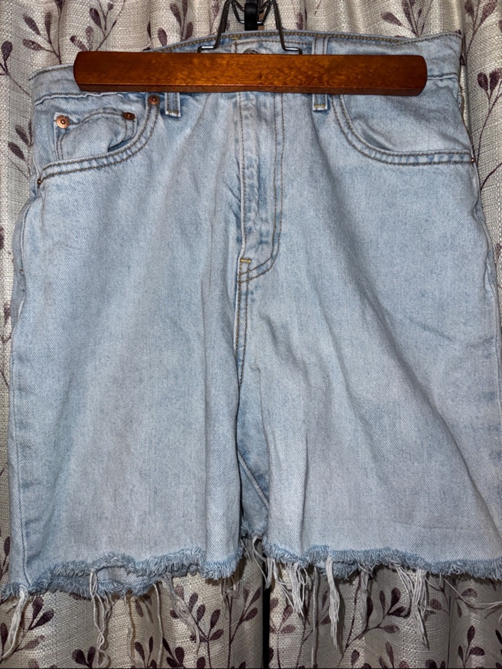 Women’s Levi Light Wash Denim Cutoff Shorts